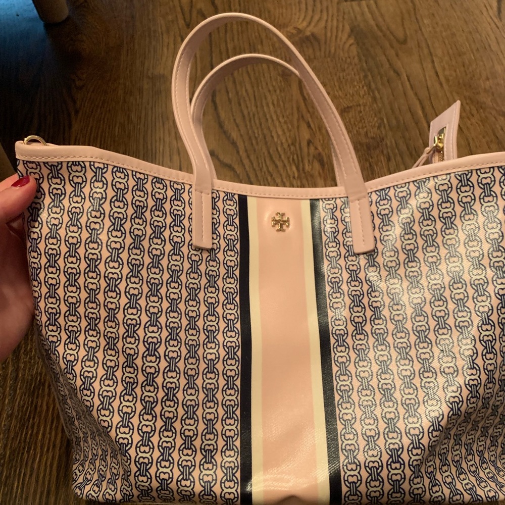 Pink and Navy Tory Burch purse. 100% Authentic.